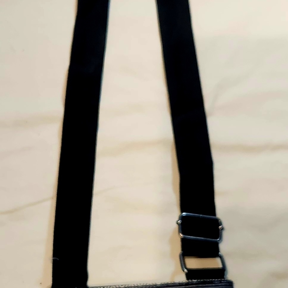 ⭐️NEW - Never Used Dakine Black and White Crossbody Bag - Picture 3 of 5